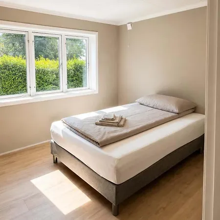 2-bedroom With Free Parking * Хёугесунн